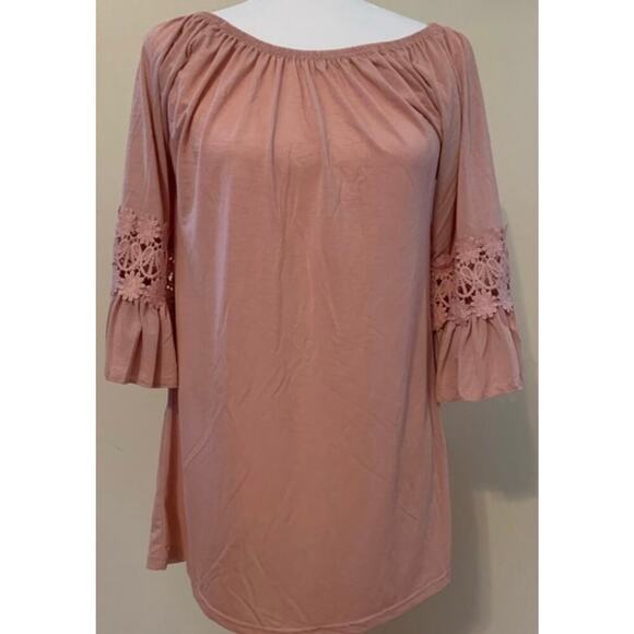 Ruffled Sleeve Tunic w/crocheted cut out daisies by Win Wim - Picture 2 of 9